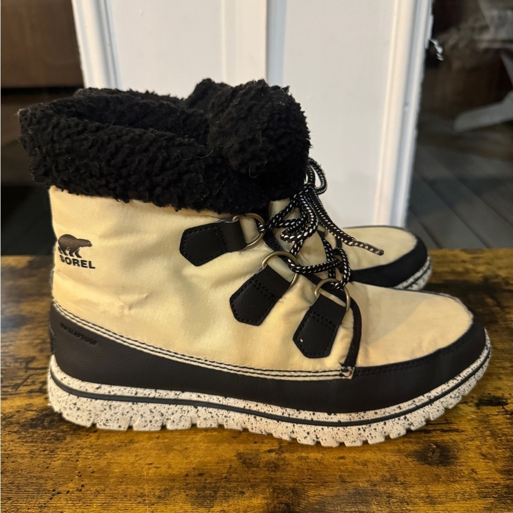 Sorel Women’s Cozy Carnival Boots
Size 8.5